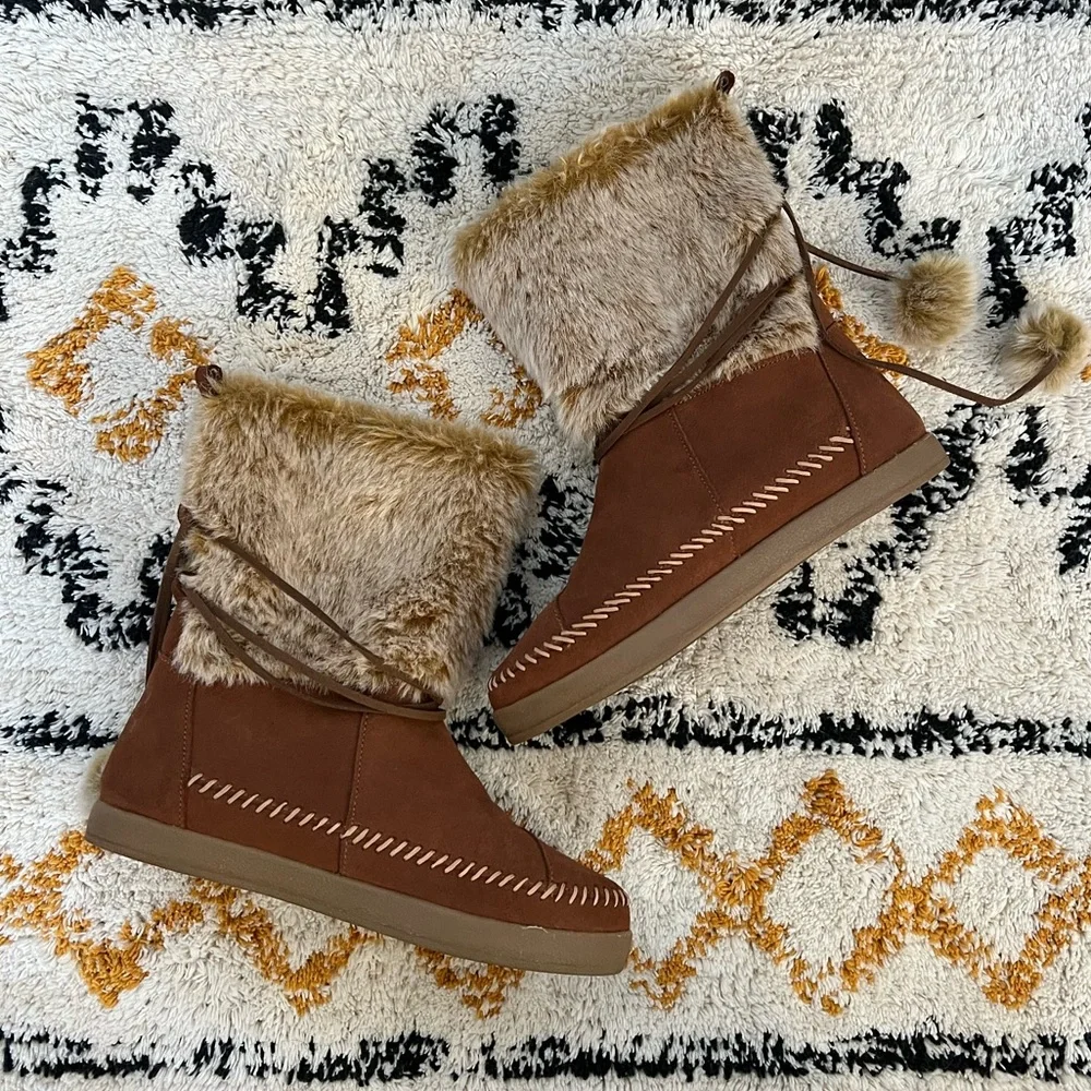 Toms Tan Suede Faux Fur Cuff Winter Boots